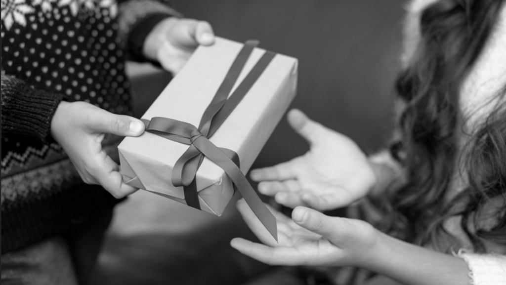 Le présent d’usage : quand le cadeau échappe à l’impôt